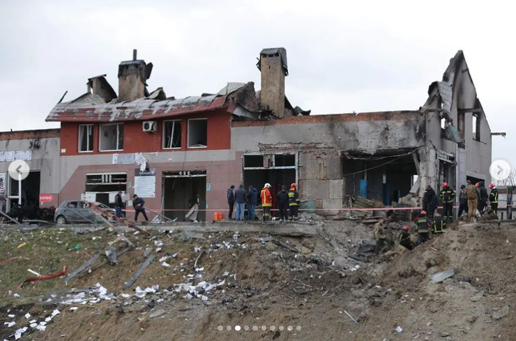 Последствия обстрела во Львове. Фото: Инстаграм Максим Козицкий