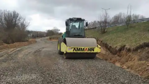 На звільненій Чернігівщині розбирають завали, розчищають дороги та відновлюють мобільний зв’язок