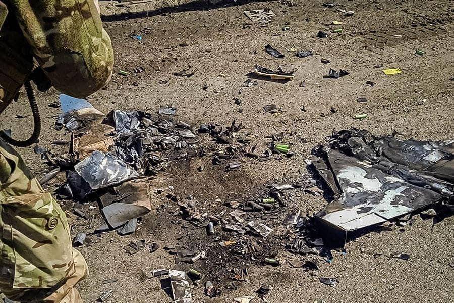 Жменька обгорілих уламків та попіл - це все, що залишилося після точної стрілянини солдата Нацгвардії від повітряного розвідника.  Фото: