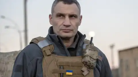 Киев отправил несколько десятков тысяч пасок для переселенцев и защитников, - Кличко