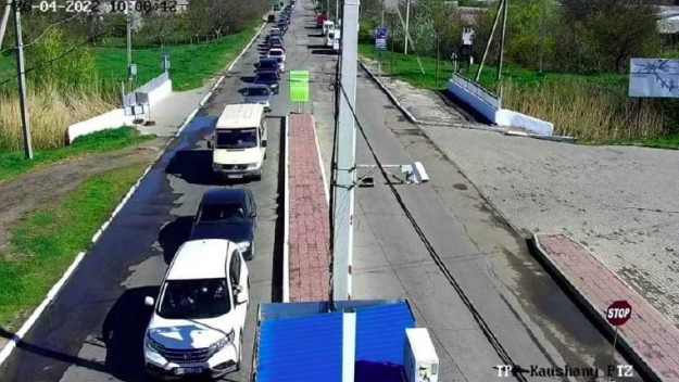 Черга автомобілів на пункті Каушанах.  Фото: ЄП