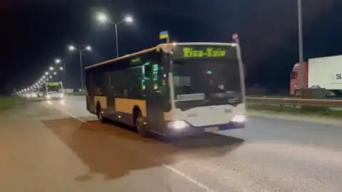 Рига передала Киеву 11 пассажирских автобусов и 80 тонн гуманитарной помощи, - Кличко