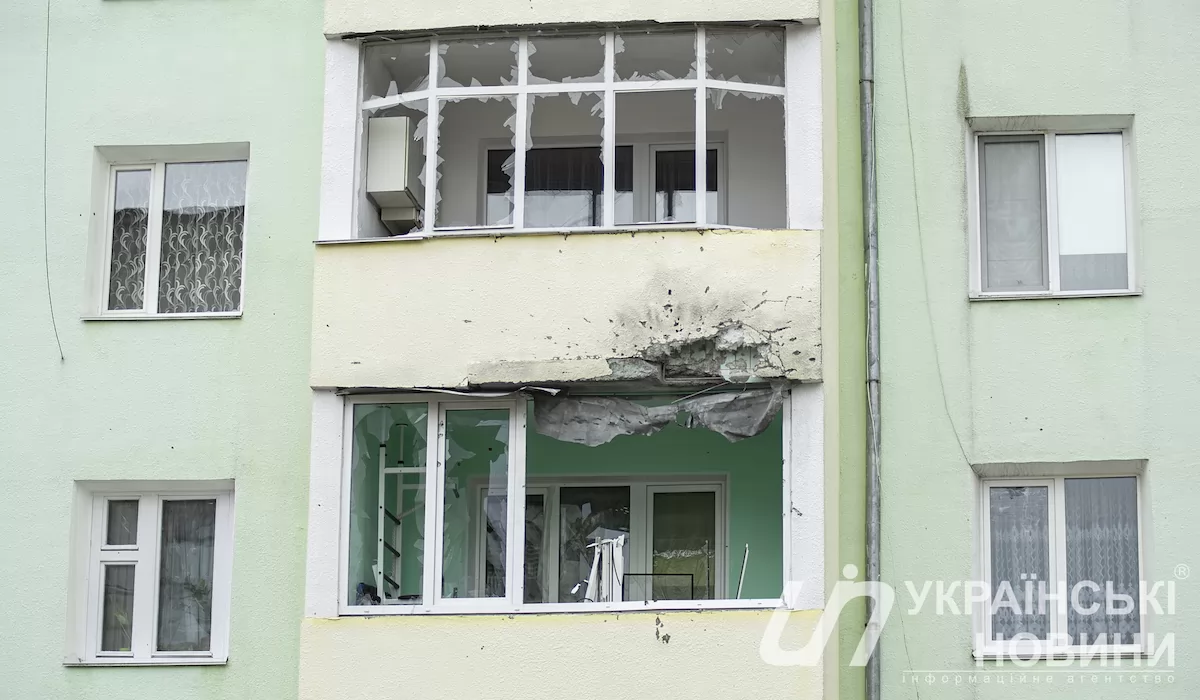 Выбитые окна Выбитые окна