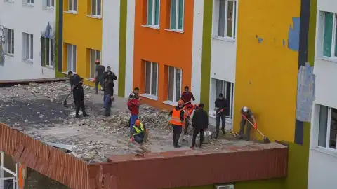 У Чернігівській та Сумській областях розчищають дороги, лікарні та вулиці