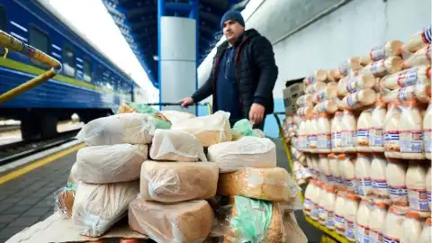 За березень-квітень УЗ перевезла пасажирськими потягами близько 10 тис. тонн гумдопомоги