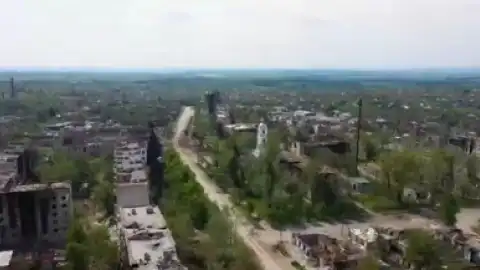 Оккупанты полностью разрушили Попасную. Опубликовано видео с дрона