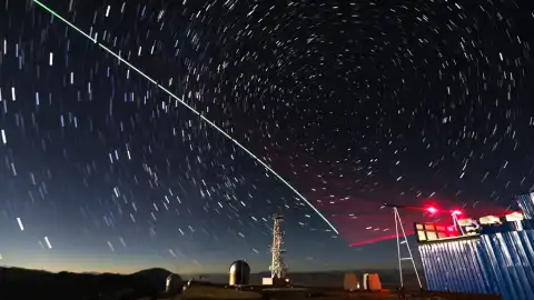 A satellite-to-earth link established between quantum satellite "Micius" and the quantum teleportation experiment platform in Ali, southwest China's Tibet Autonomous Region. Photo by Xinhua/Jin Liwang.