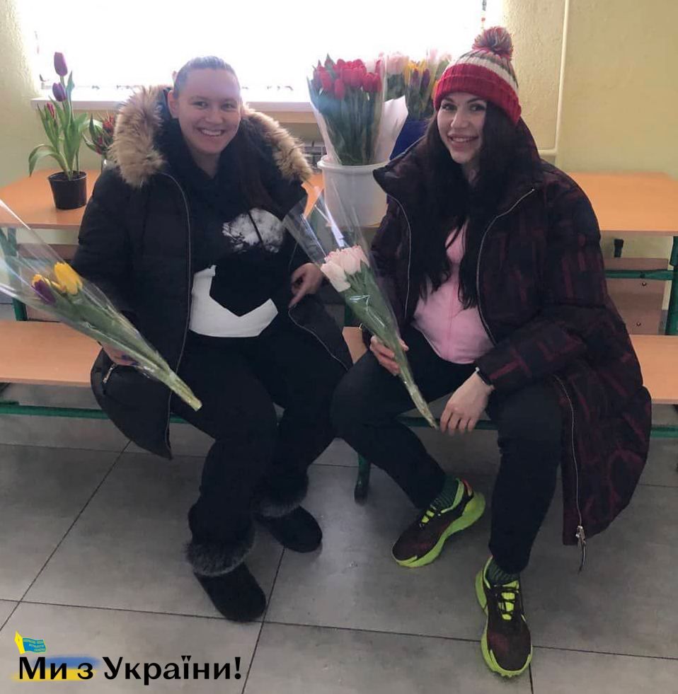 Волонтеры Екатерина Павленко и Самира Кириченко