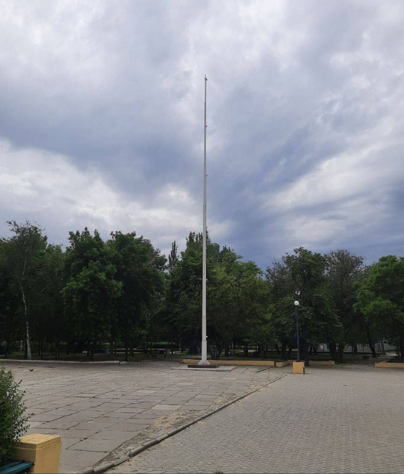 Флагшток без флага РФ. Фото: tg|
