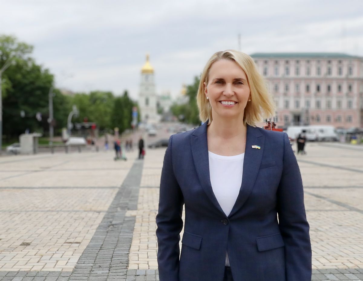 Посол США Бриджит Бринк прибыла в Украину. Фото: twitter Ambassador Bridget A. Brink