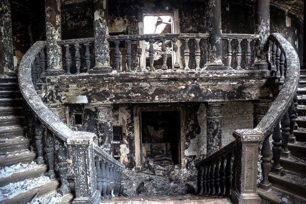 Драмтеатр Мариуполя после авиаудара. Фото: Reuters