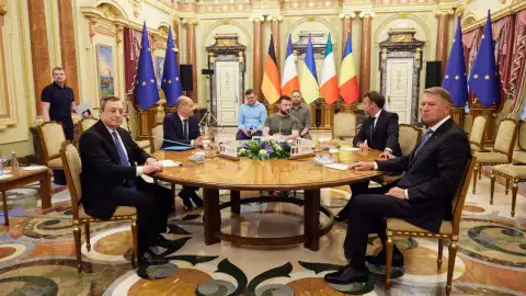 Владимир Зеленский, Олаф Шольц, Эммануэль Макрон, Марио Драги и Клаус Йоганнис. Фото: Telegram Андрея Ермака