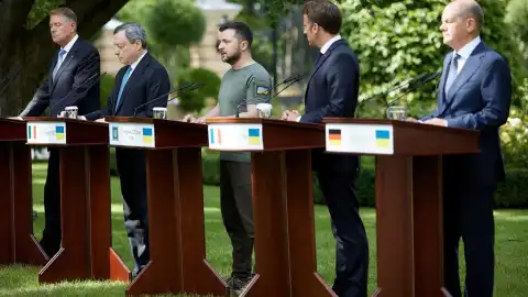 Клаус Йоханнис, Марио Драги, Владимир Зеленский, Эммануэль Макрон, Олаф Шольц. Фото: Telegram Зеленского