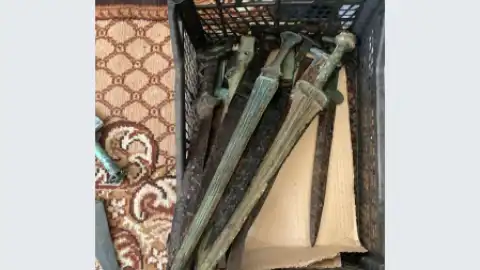 Артефакты из офиса Горбатова. Фото: ГБР