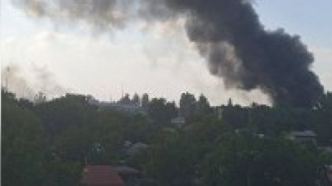 В Донецке из-за нарушения правил безопасности горят железнодорожные объекты
