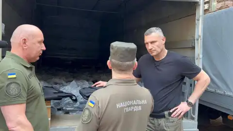 Делаем все возможное, чтобы помогать нашим защитникам, - Кличко передал Нацгвардии 1200 бронежилетов