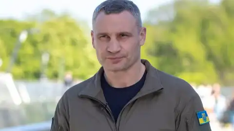 В этом году в Киеве появится более 150 безбарьерных жилых домов, 205 автобусов, более 300 переходов, – Виталий Кличко