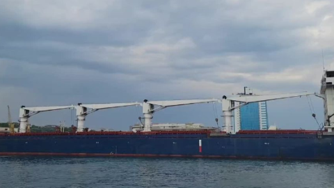 З порту в Одесі вийшло перше судно з українським зерном
