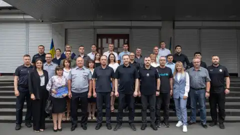 Денис Монастырский и специалисты по безопасности. Фото: mvs.gov.ua