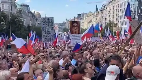 Демонстрация в Праге против антироссийских санкций Фото: České Noviny