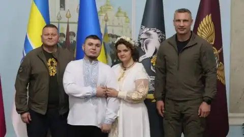 Виталий Кличко и Валерий Залужный зарегистрировали брак офицера и его невесты
