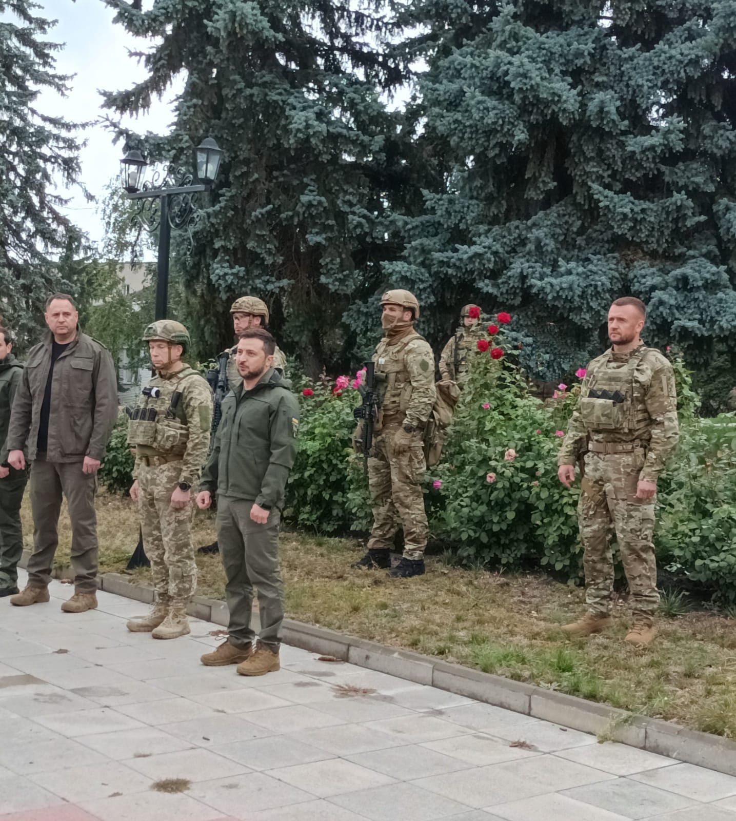 Володимир Зеленський в Ізюмі. Фото: facebook/dshv25opdbr