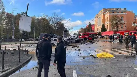 Ракетный удар по Владимирской в Киеве. Фото: Telegram/Pravda Gerashchenko