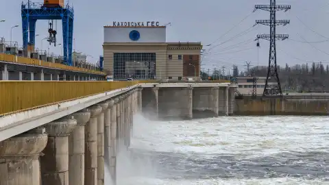 Дамба Каховської ГЕС. Фото: wikimedia.org