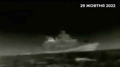 Политолог опубликовал новое видео, как дрон атакует российские корабли, с намеком на украинские спецслужбы