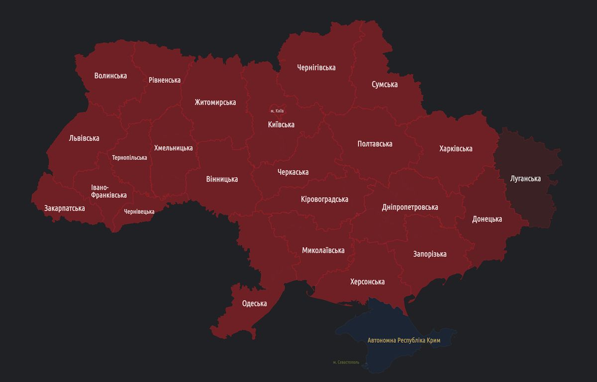 Масштабна повітряна тривога в Україні. Фото: alerts.in.ua