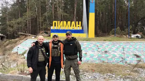 Володимир Шевчук з побратимами в Лимані. Фото з архіву