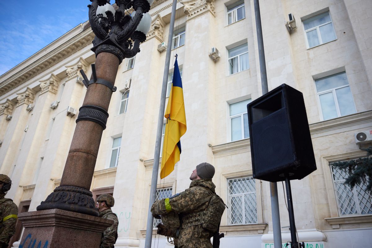 Підняття Державного прпора в деокупованому Херсоні.