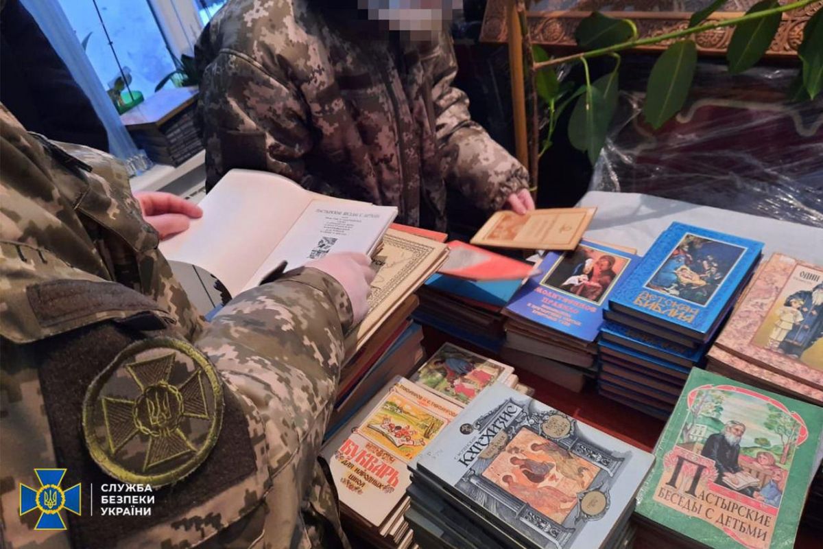 Обшуки у Чернівецько-Буковинської єпархії УПЦ (МП). Фото: СБУ