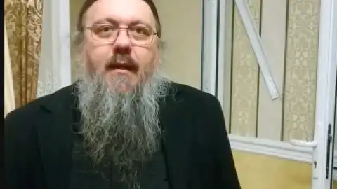 « Нас розбудили, роздягнули і сфотографували» - секретар буковинсько-чернівецької єпархії УПЦ Никита відкидає звинувачення у інтимних відносинах з хористом