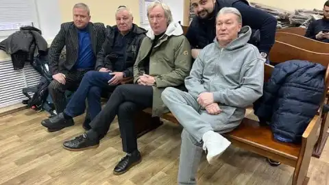 Поддержать Павелко в суд прибыли легенды украинского футбола и Пикалов из 95-квартала