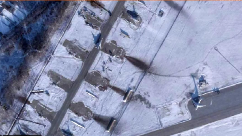 З авіабази Дягілєво в РФ після вибухів зникли 9 бомбардувальників. З'явились супутникові знімки