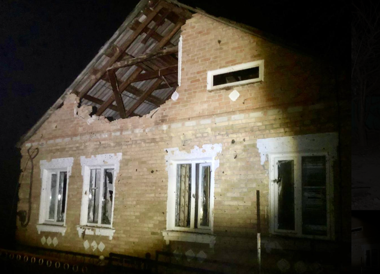 Пошкодження внаслідок російських обстрілів. Фото: Дніпропетровська ОВА