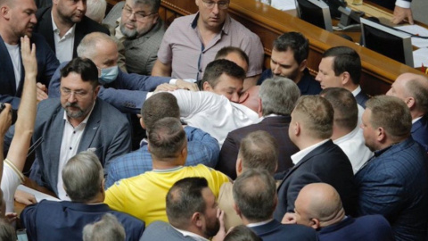Драка в Верховной Раде. Фото: Україна Молода