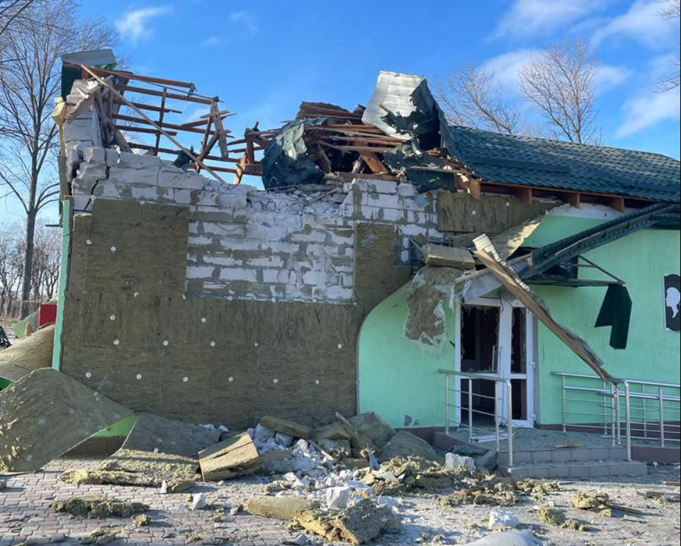Наслідки російського обстрілу по Кураховому. Фото: telegram/Донецька ОВА
