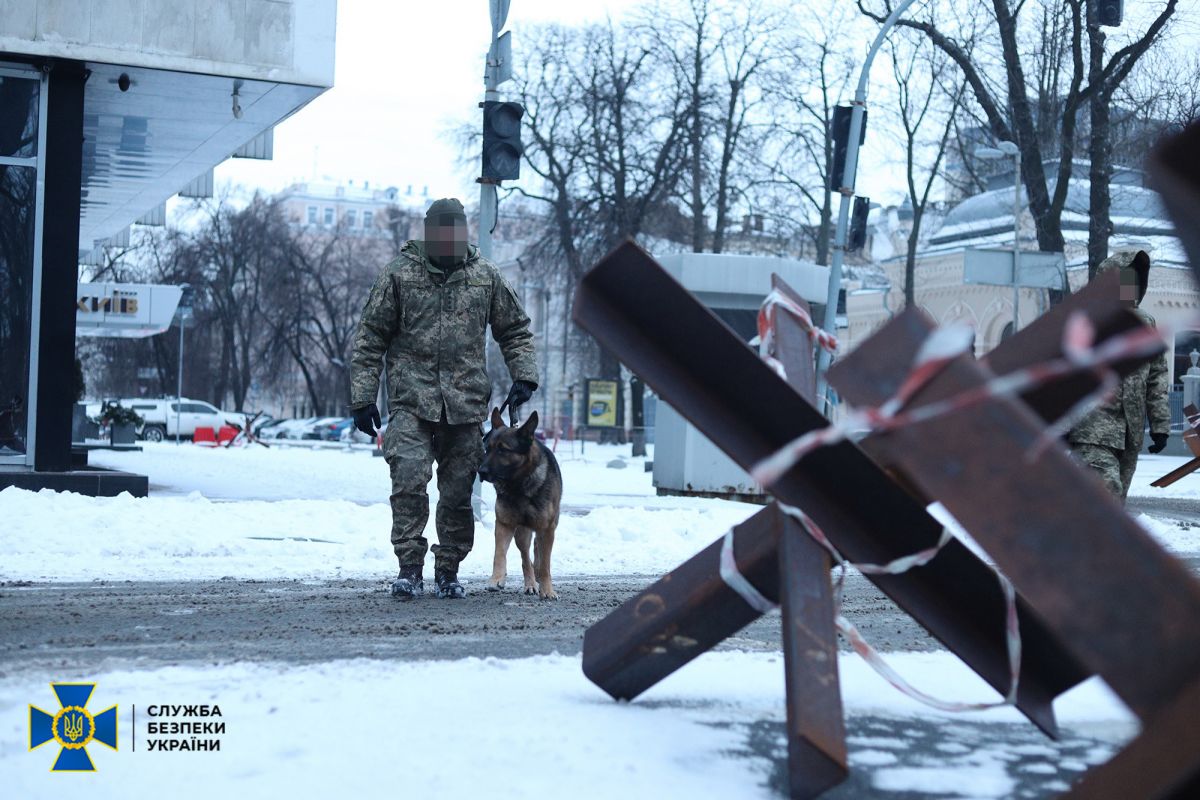 СБУ проводит меры безопасности в правительственном квартале Киева.  Фото: СБУ: