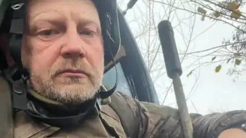 "Мой счет еще не закрыт": раненый под Бахмутом снайпер собирает деньги на новую винтовку