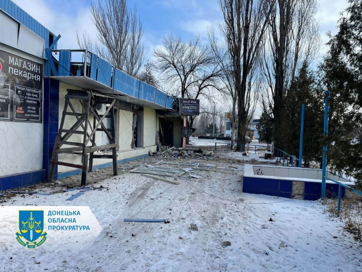 Пошкодження внаслідок російської атаки. Фото: Донецька обласна прокуратура