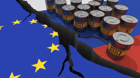 "Стеля" цін на нафтопродукти з РФ Колаж: Shutterstock.