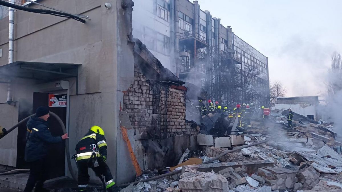 В результате взрыва в Дарницком районе Киева.  Фото: telegram/КМВА