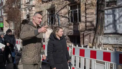 Нам важно как можно быстрее получить вооружение, – Кличко встретился с министром иностранных дел Канады