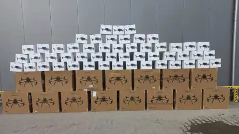 Бизнесмен Павел Фукс передал военным 55 квадрокоптеров DJI и 30 бронированных автомобилей