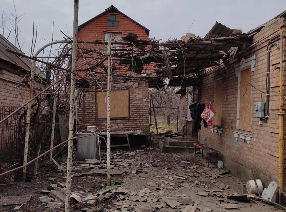 Наслідки обстрілу Нікополя, здійсненого окупантами 6 березня. Фото: telegram/Дніпропетровська ОВА