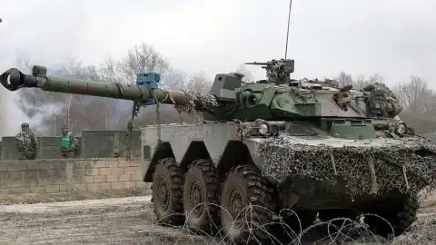 Тяжелый бронеавтомобиль AMX-10RC, часто классифицируемый также как колесный танк. Фото из открытых источников