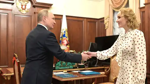 Владимир Путин и омбудсмен РФ по правам ребенка Мария Львова-Белова. Фото: kremlin.ru.
