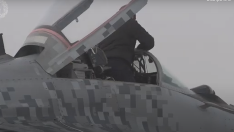 Міноборони Словаччини показало літаки Міг-29, які відправилися в Україну під пісню "Гей, соколи"
